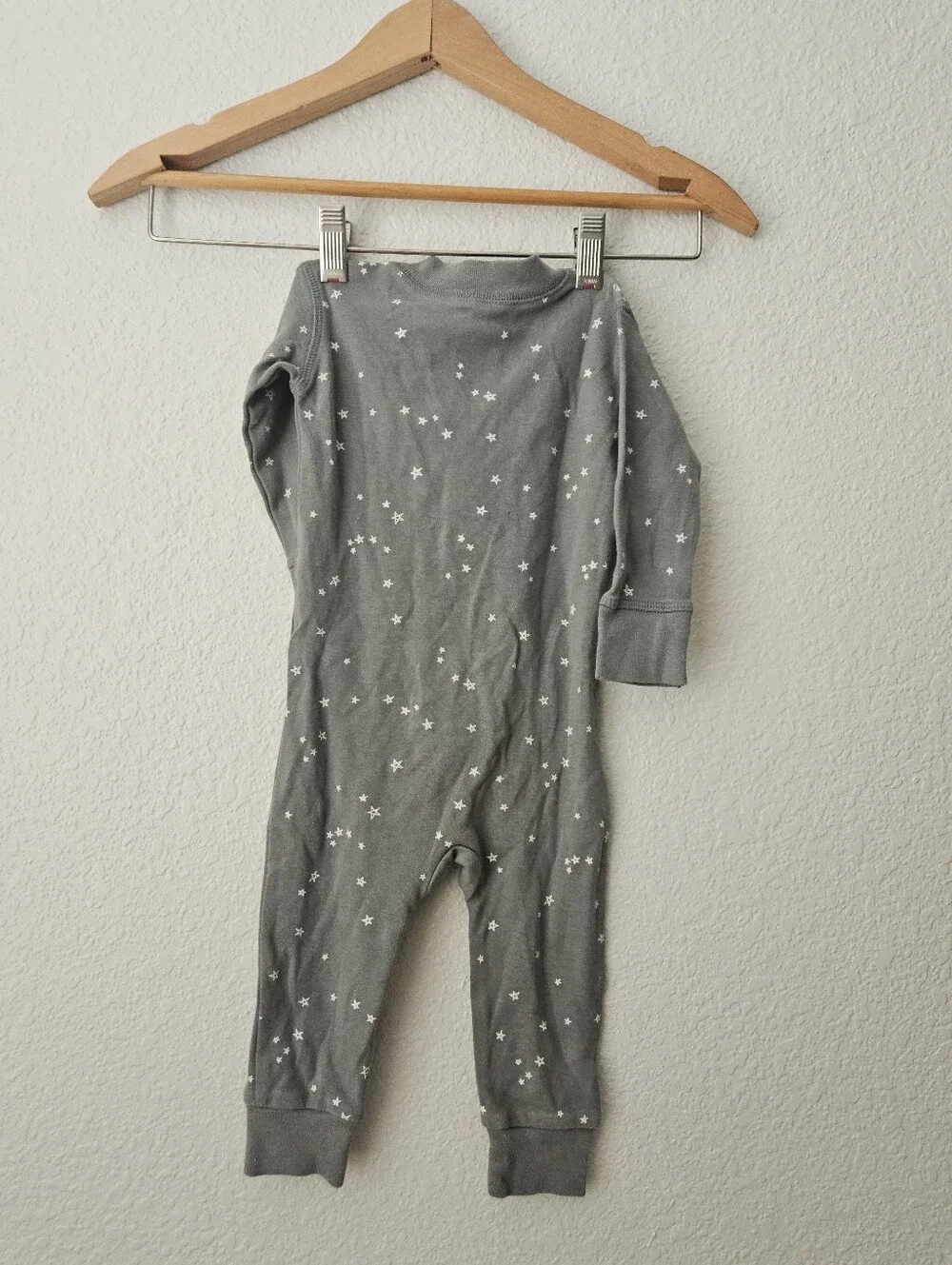 quincy mae zip up sleeper gray with stars, 6 - 12 months organic cotton